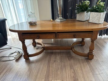 Massief houten salontafel met lades
