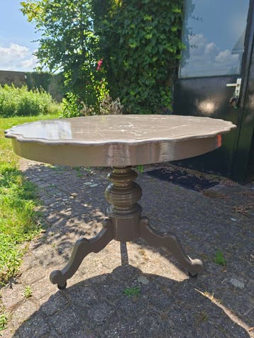 Gratis vintage ronde houten tafel op wieltjes