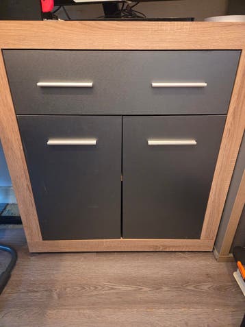 Kast met lade en deurtjes
