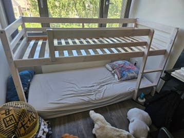 Stevig houten halfhoogslaper met lattenbodem 207x104x113cm
