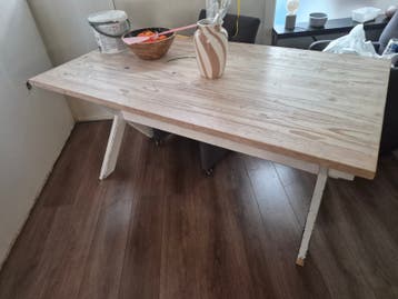 Degelijke eettafel 160x90 cm - opknapper