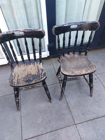 2 gratis houten stoelen