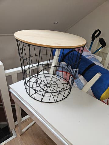 Draadmand bijzettafel met houten blad
