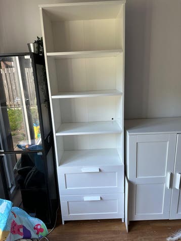 Witte hoge kast