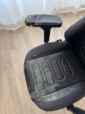 MAXNOMIC NEEDforSEAT Gaming Chair - Used