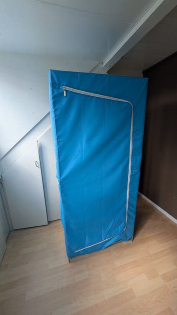 Blauwe stoffen kledingkast met rits - Handig en compact