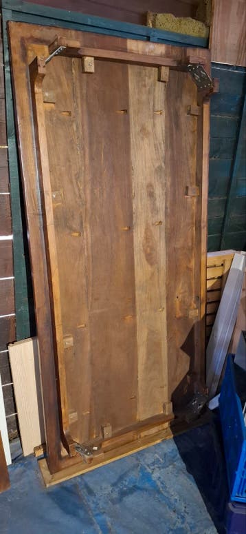 Gratis stevige eettafel