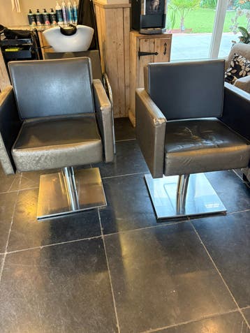 2 kapperstoelen gratis  afhalen