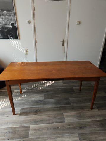 Houten eettafel