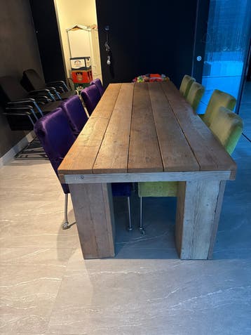 steigerhouten tafel met stoelen