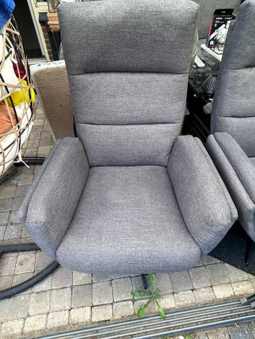 Gratis 2 draai stoelen