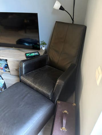 fauteuil met poef