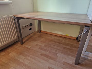 In hoogte verstelbaar bureau