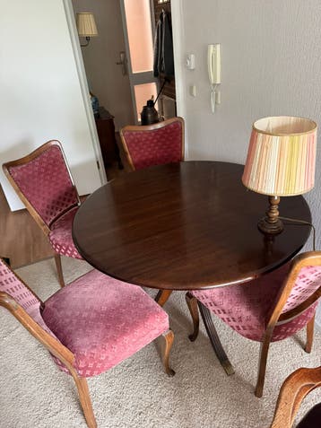 Gratis tafel met of zonder stoelen