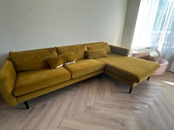 Gratis Gele hoekbank met chaise longue