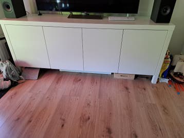 GRATIS! Witte dressoir/tv-kast met veel opbergruimte