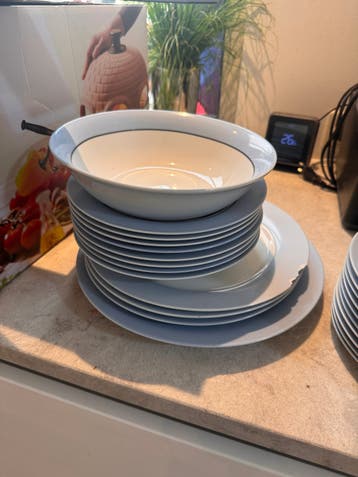 Servies set - Borden en kommen (lichtblauw/wit)