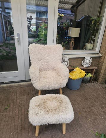 GRATIS - FLUFFY STOEL