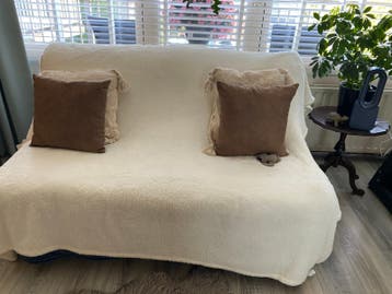 Slaapbank 140 cm breed, inclusief kussens en sprei