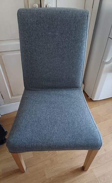 GRATIS ...2 Grijze stevige stoelen