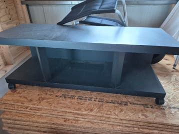 Zwarte salontafel met wieltjes