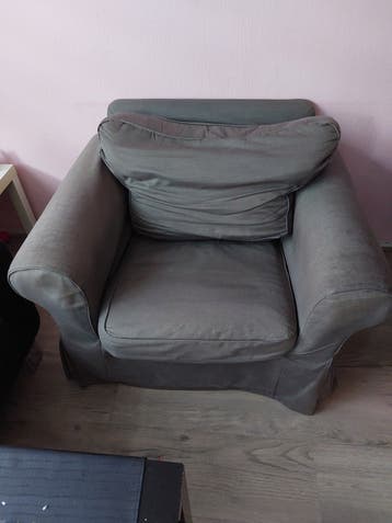 Gratis: Grijze fauteuil, heerlijk zittend