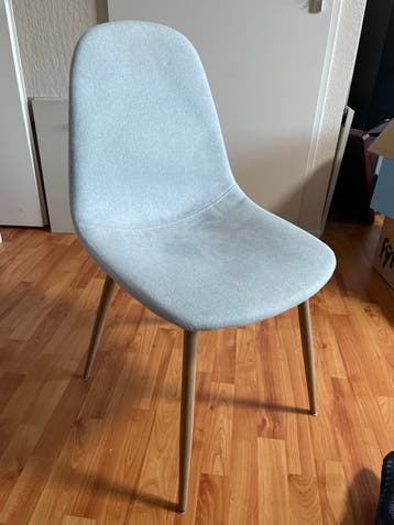 4 eetkamerstoelen - 3 lichtgrijs/blauwig, 1 donkergrijs