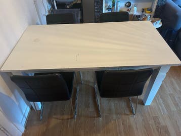 Eettafel met 4 stoelen - Gebruikt