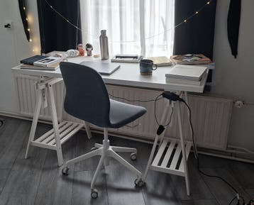 Gratis meubels: bed, bureau, kledingkast, stoel. Tilburg