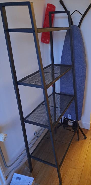 Zwarte industriële kast - degelijk en licht