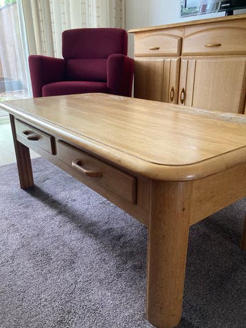Houten salontafel met lades
