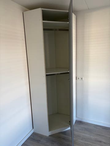 Witte hoekkast met spiegeldeur - H235xB70xD70