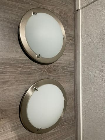 2 Ikea plafondlampen met lamp. Gratis