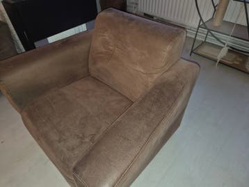 Gratis Comfortabele bruine fauteuil en driezitsbank