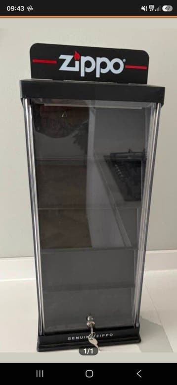 ZIPPO VITRINE GEZOCHT !