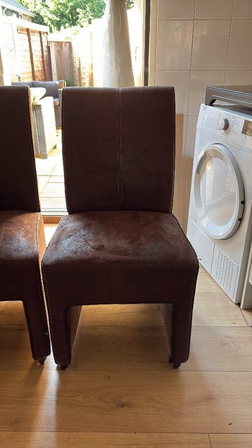 Bruine eetkamerstoelen