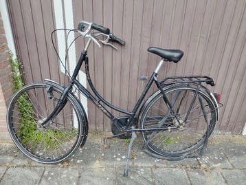 Op te knappen damesfiets met afneembaar rek
