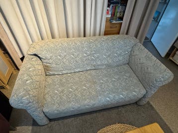Compacte slaapbank met comfortabele matras