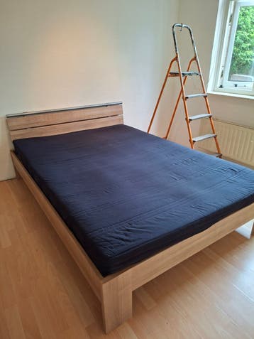 Compleet bed met matras en lattenbodem GRATIS