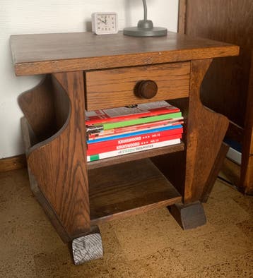 Houten kastje met lade en tijdschriftenrek 46cm bijzettafel