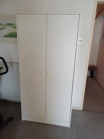 Kast wit met roede