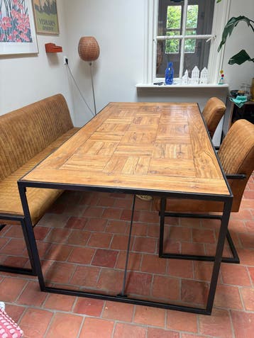 Eettafel eikenhout met bank en stoelen - Industrieel design