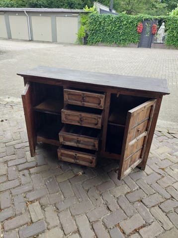 Antiek houten dressoir met laden en deuren