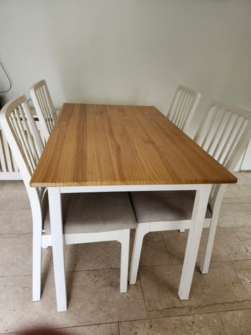 GRATIS af te halen: Houten eettafel met 4 stoelen