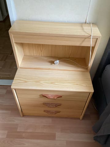 2 nachtkastjes met 3 lades en verlichting - gratis