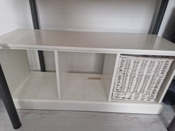 Gratis kastje met opbergvakken en mandje