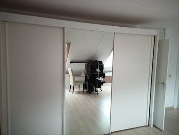 Garderobekast met schuifdeuren en spiegel 220x300 cm