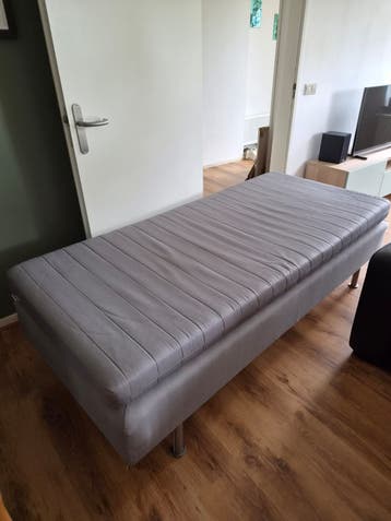 Grijze eenpersoons boxspring