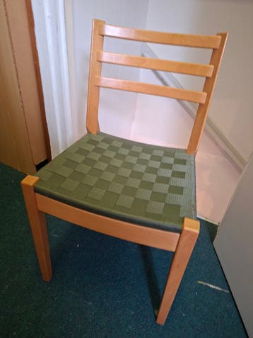 4x oude Ikea stoelen.
