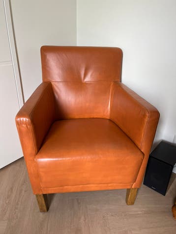 Gratis af te halen opknap fauteuil van leer.